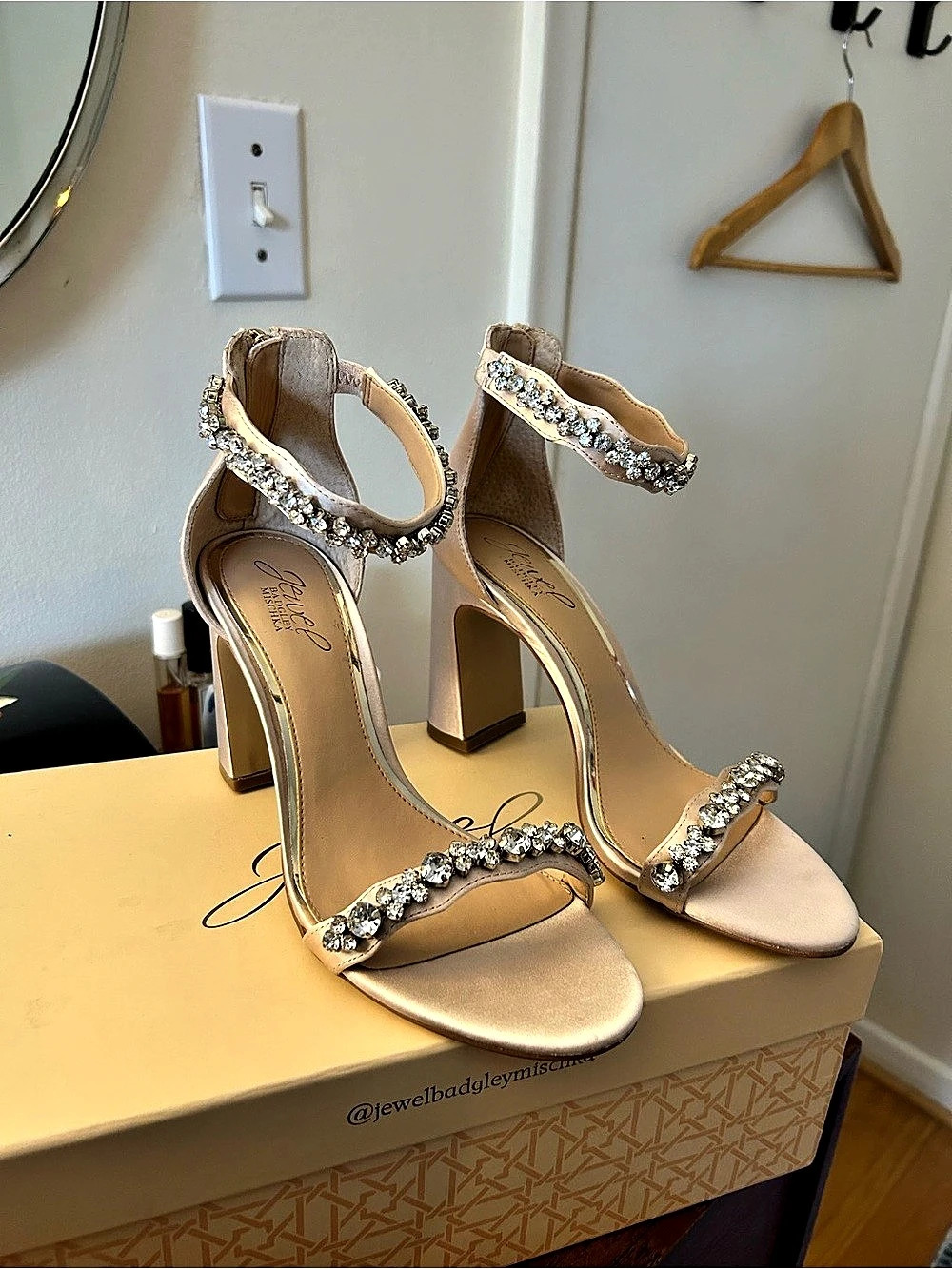 Jewel Badgley Mischka Crystal Strap Heels in Beige US 8 Like New